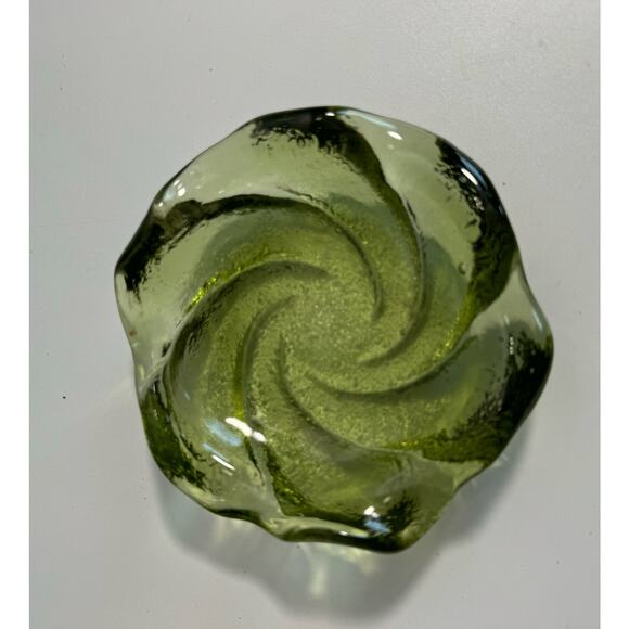Vintage Fenton Avocado Green Glass 5” Textured Swirl Ashtray Candy Dish Bowl - Picture 1 of 3